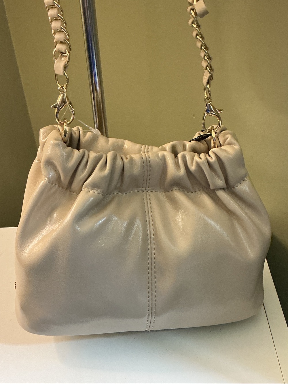 Ted Baker Essie NWT Cream Gathered Shoulder Bag with Gold Bow Detail Chain